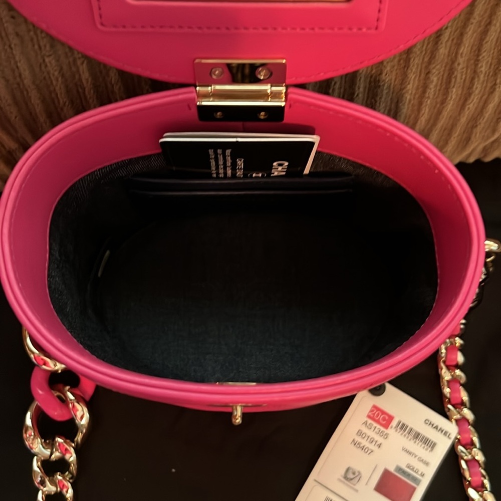 NEW LOW PRICE👍
New rare CHANEL bag. Comes with dust bag, box, authenticity card - Picture 6 of 9
